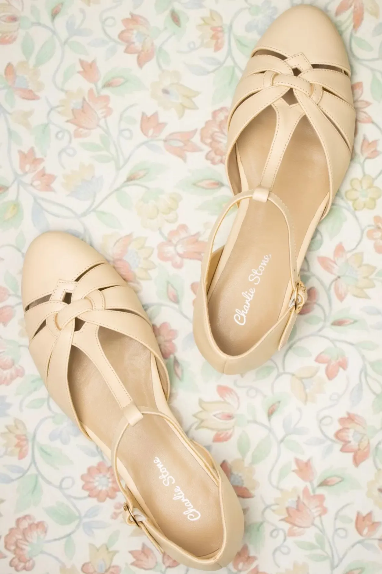 Charlie Stone Montpellier Flats Met T-Strapjes In Creme>Vrouwen Ballerina's